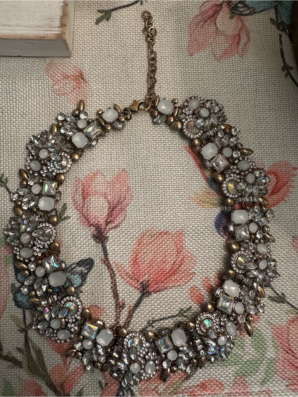 Statement Rhinestone Vintage Inspired Collar Necklace - White & Gold 16” + 3” - Picture 4 of 6